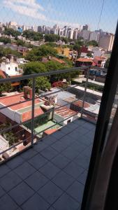 desde el balcón de un edificio con vistas a la ciudad en Portal del Descanso en Buenos Aires