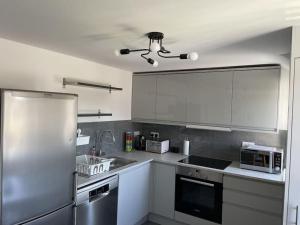a kitchen with stainless steel appliances and white cabinets at Paradigm House, Modern 2-Bedroom Duplex Apartment 2, Free Parking, Oxford in Oxford