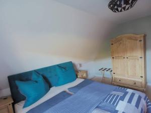Postel nebo postele na pokoji v ubytování Panorama Refugium Karasek - Ferienwohnung in Oybin-Hain