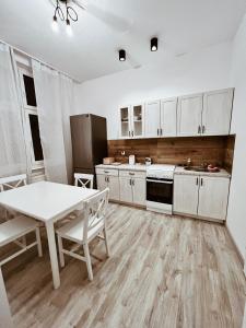 Apartament w Centrum tesisinde mutfak veya mini mutfak