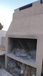 a white fire place with a pile of rubble at Dto por día en Tandil in Tandil