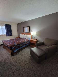 Postel nebo postele na pokoji v ubytování SureStay Plus Hotel by Best Western Grand Island
