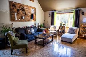 Posezení v ubytování Upper Humber Settlement a FarmStay B&B