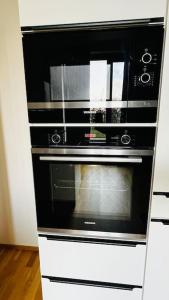 Kuchyň nebo kuchyňský kout v ubytování Apartment Holesovice, garden, garage