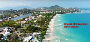 Vous bénéficierez d'une vue aérienne sur la plage située à quelques mètres de l'hôtel. dans l'établissement Golden Monkey Samui, à Koh Samui 