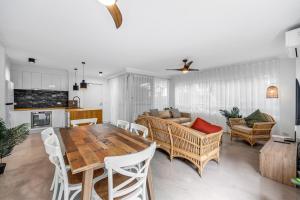 Gallery image of Seachange Cosy Coolum Apartment in Coolum Beach