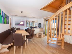 Ruang duduk di Apartment in Wald im Pinzgau near Ski Lift
