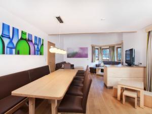 Televisyen dan/atau pusat hiburan di Apartment in Wald im Pinzgau near Ski Lift