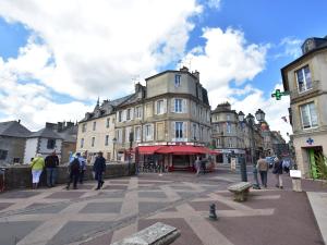 Zdjęcie z galerii obiektu Quiet apartment in Bayeux 9km from beach w mieście Bayeux