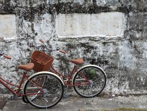 two red bikes parked next to a wall at Kun living in Taitung City