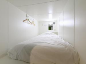 Postel nebo postele na pokoji v ubytování Tabist カプセルイン笠懸 男性専用 Tabist Capsule Inn Kasakake Male Only + 37 fotografií