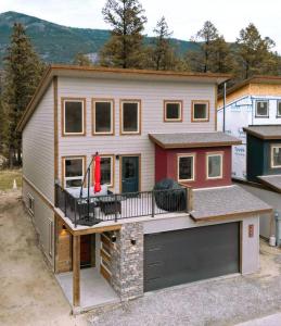 a large house with a balcony and a garage at Oasis Getaway, Mins to Lake, King Bed, Dbl Garage in Invermere