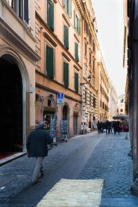 Gallery image of Trevi & Pantheon Luxury Rooms in Rome