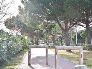 Fotografia z galérie ubytovania Pavillon 3 pièces avec piscine, terrasse et parking privé - Proche plage et commerces - FR-1-229-812 v destinácii Gruissan