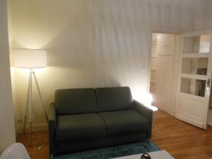 Posedenie v ubytovaní Appartement face à la plage avec WiFi, terrasse et équipements complets - FR-1-376-112