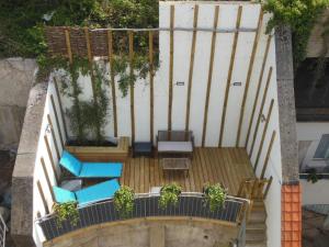 an overhead view of a patio with chairs and tables at Duplex face plage avec terrasse, 3 ch, 2 sdb, WiFi, ménage inclus - FR-1-376-113 in Boulogne-sur-Mer