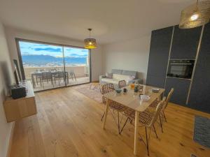 Fotografia z galérie ubytovania Ajaccio: Appartement 2 pièces climatisé avec parking - FR-1-61-605 v destinácii Ajaccio