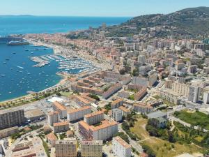 Fotografia z galérie ubytovania Ajaccio: Appartement 2 pièces climatisé avec parking - FR-1-61-605 v destinácii Ajaccio