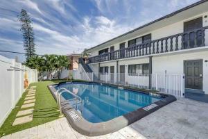 a swimming pool in the backyard of a house at Modern & Beachy-Rlx space for 6ppl in Fort Lauderdale