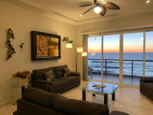 Gallery image of ACCESS - BEACH Penthouse PAPAS and BEER 2 miles WIFI in Rosarito
