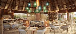 InterContinental Lifou Wadra Bay Resort في Akaouane: تقديم مطعم بالطاولات والكراسي