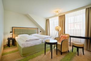 Postel nebo postele na pokoji v ubytování Hotel Lechnerhof Unterföhring