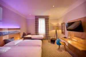 Postel nebo postele na pokoji v ubytování Hotel Lechnerhof Unterföhring