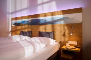 Postel nebo postele na pokoji v ubytování Hotel Lechnerhof Unterföhring