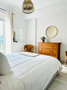 Легло или легла в стая в Alhaurin golf modern apartment with a view