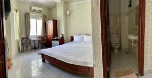 Postel nebo postele na pokoji v ubytování Thuy Van Hotel