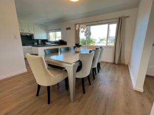 a dining room with a table and chairs at Modern 4 King Beds, Beautiful Large Backyard, Golf, WFH, Long Stays, WI-FI, FWY, 25 mins to Beach in Casa Conejo