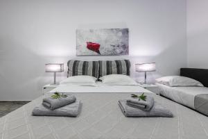 a large bedroom with two beds and two lamps at Comfort Stay Airport Studios - FREE shuttle from the Athens airport in Spáta