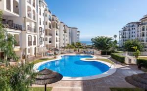 The swimming pool at or close to Marina Duquesa 2411 Penthouse
