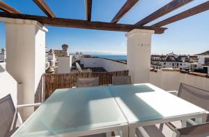 A balcony or terrace at Marina Duquesa 2411 Penthouse
