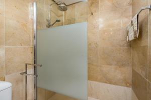 A bathroom at Marina Duquesa 2411 Penthouse