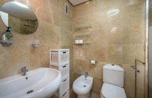 A bathroom at Marina Duquesa 2411 Penthouse