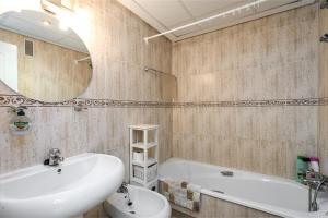 A bathroom at Marina Duquesa 2411 Penthouse