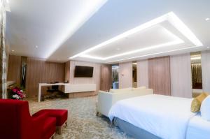 Un televizor și/sau centru de divertisment la The Excelton Hotel