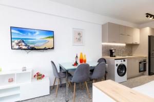 Kuchyňa alebo kuchynka v ubytovaní TwinStars Superior Apartment