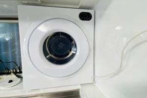 a white washing machine with its door open at 雲波館 in Nagoya