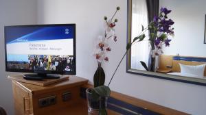 TV a/nebo společenská místnost v ubytování Hotel Rahlstedter Hof