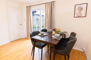 a dining room with a wooden table and chairs at 3 Bedroom house with free parking, Dalstone,Aylesbury in Buckinghamshire