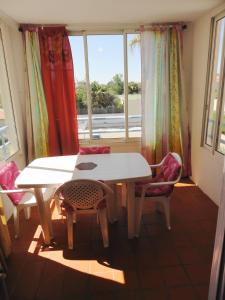 Posedenie v ubytovaní TERRASSES DE ROCHELONGUE T2 piscine Cap d Agde