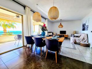 a dining room and living room with a table and chairs at Apartamento del Mar - Playa Muchavista in El Campello