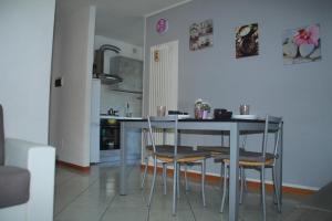 a kitchen with a table and chairs in a room at Casa Vela in Riva del Garda +1 photo