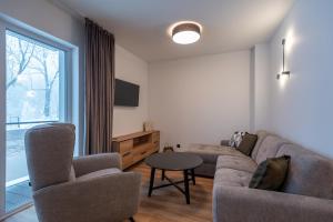 Televízia a/alebo spoločenská miestnosť v ubytovaní Apartamenty na Uroczysku