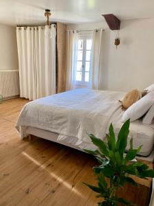 Postel nebo postele na pokoji v ubytování La Maison D' hote du Fond Du Riu