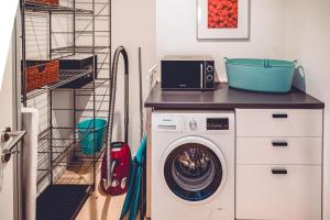 a laundry room with a washer and dryer at Boddenloft Wohnung 4.1 in Barth