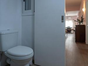 Koupelna v ubytování Central & Bright 2BD Apt in Corfu Town near Port
