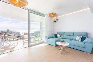 Posezení v ubytování Ensuite Sea & Pool Views with Private Parking + 24 fotografií